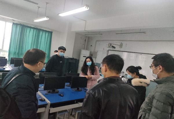 四川省信创重点实验室与锦江区电教馆实地考察教学示范点